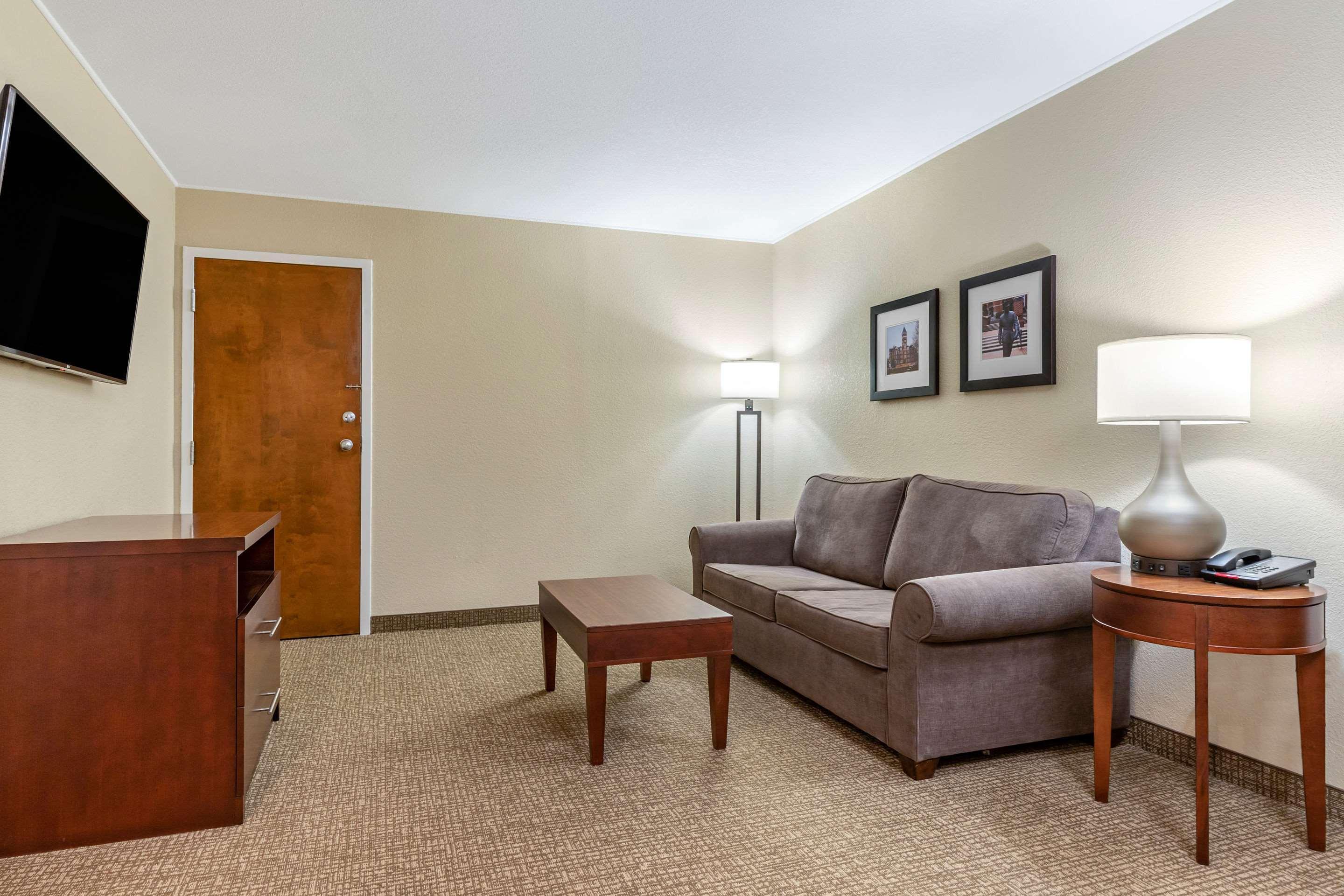 Comfort Inn & Suites Clemson - University Area Экстерьер фото